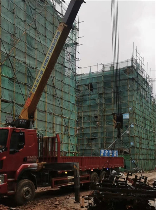 诏安县“慢工细活”—— 吊车的 “微动控制” 技术