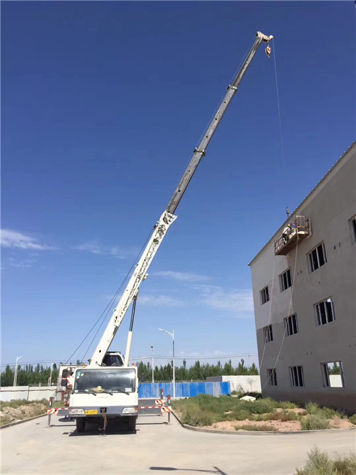 诏安县“轻装强干”—— 吊车的 “轻量化臂架” 技术